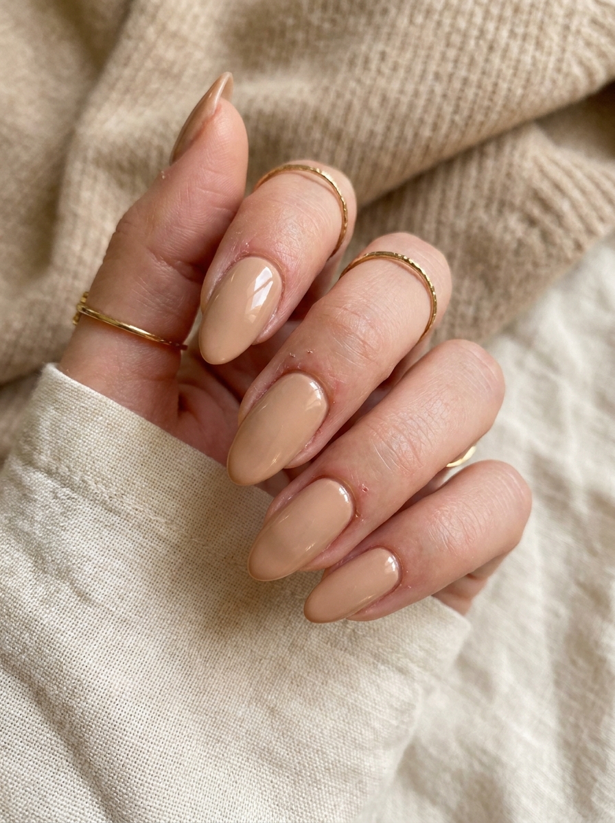 Soft Beige Fall Nails als schlichte neutrale Herbstmaniküre